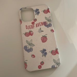 Djerf Avenue Summer Berries iPhone 12/12 Pro case